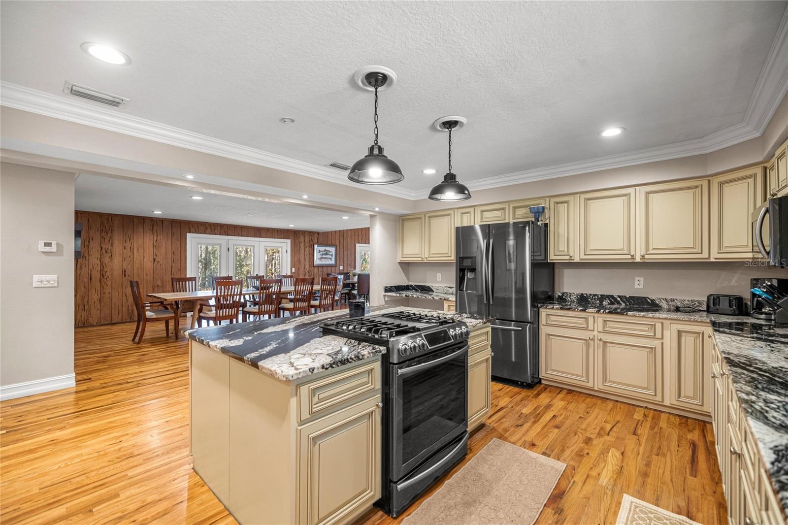 SILVER SPRINGS SHORES - Residential