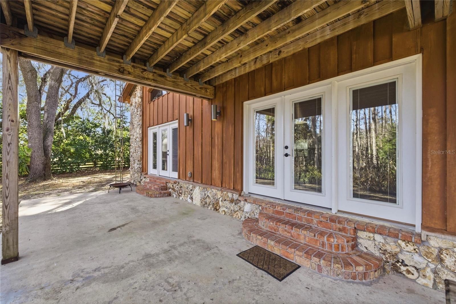 SILVER SPRINGS SHORES - Residential