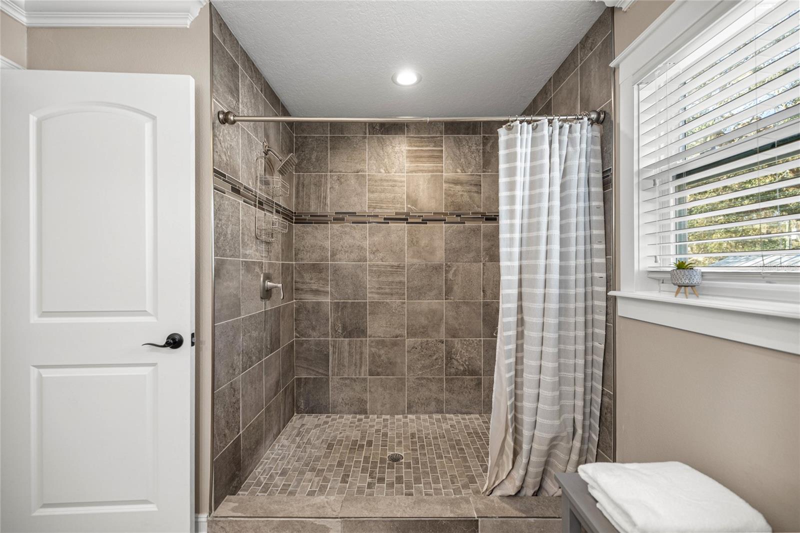 SILVER SPRINGS SHORES - Residential