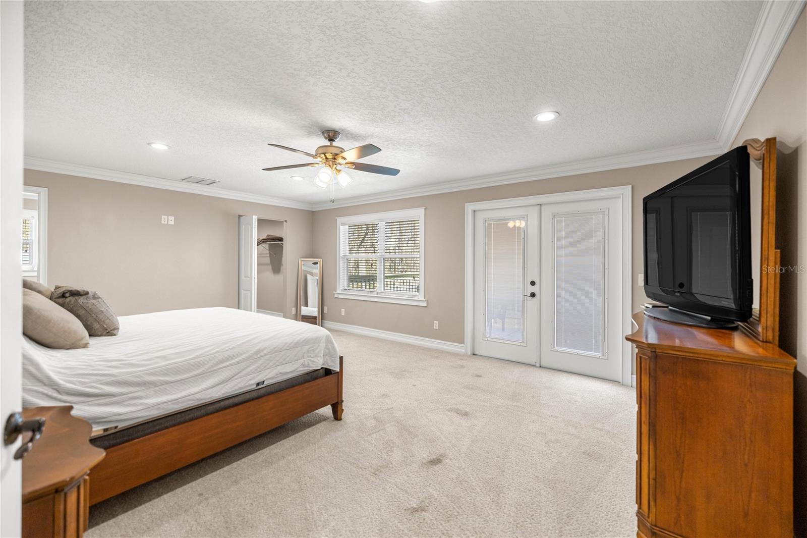 SILVER SPRINGS SHORES - Residential