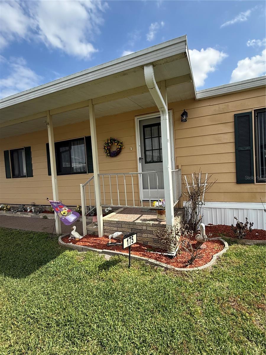 FLORAL LAKES - Residential