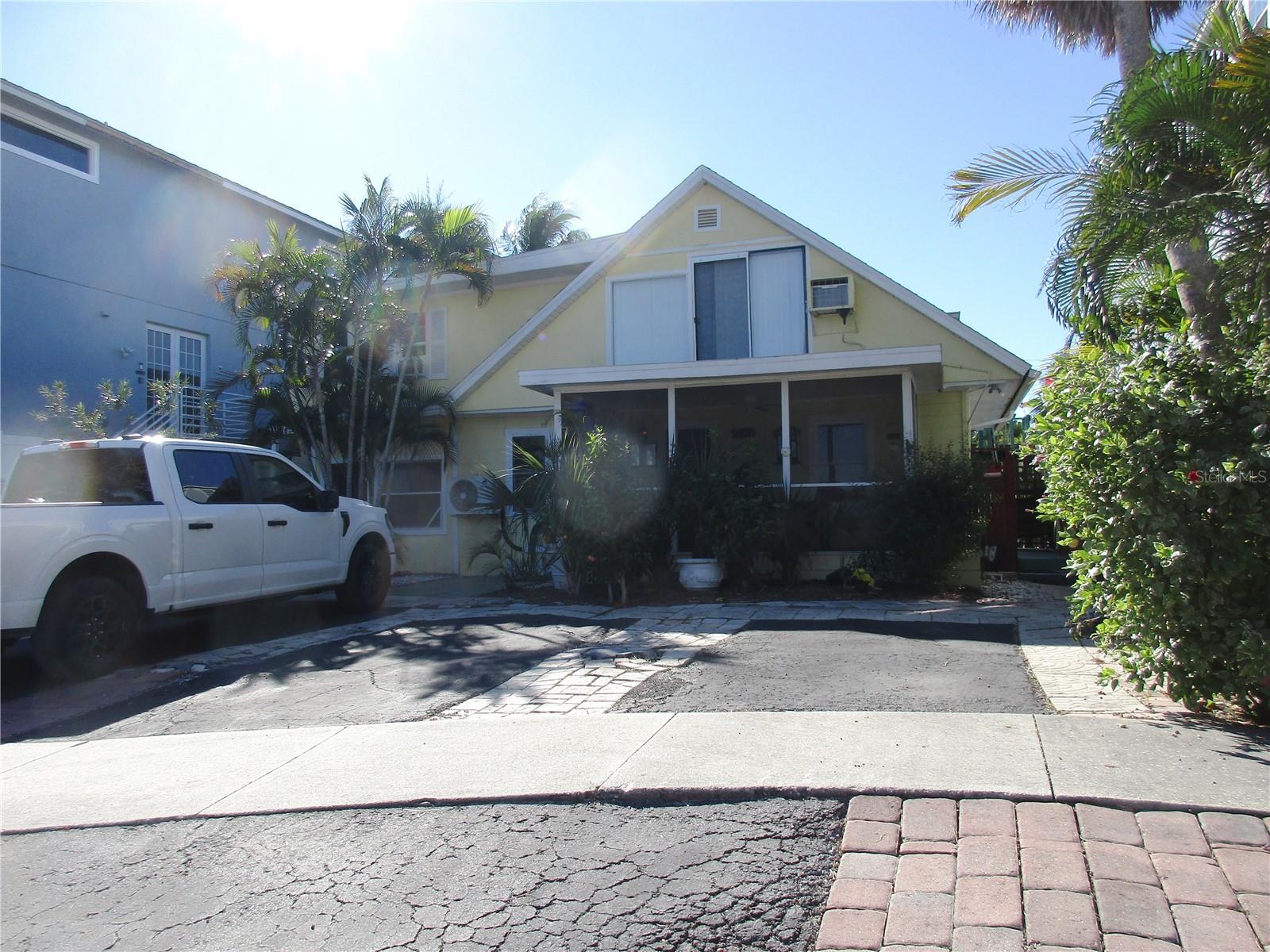 SARASOTA BEACH - Residential Income