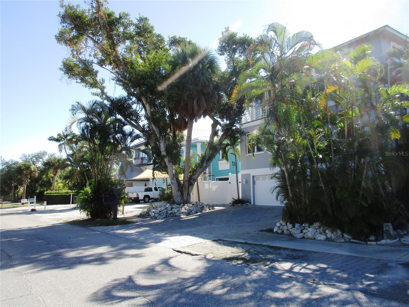 SARASOTA BEACH - Residential Income