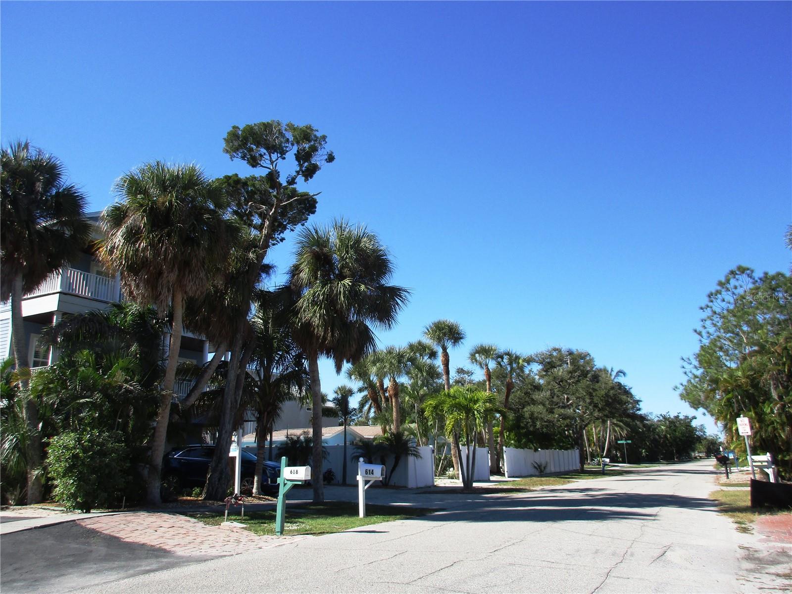 SARASOTA BEACH - Residential Income