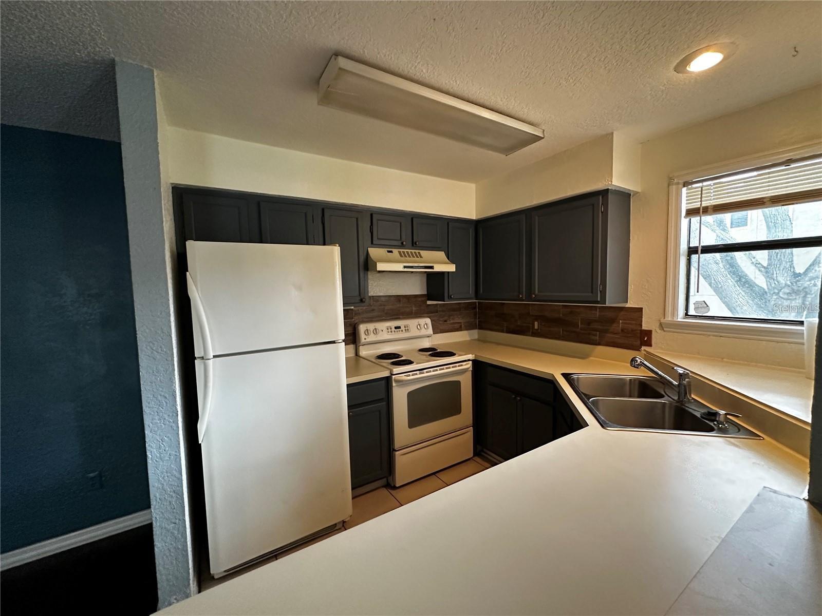 PARKVIEW VILLAGE - Residential Lease