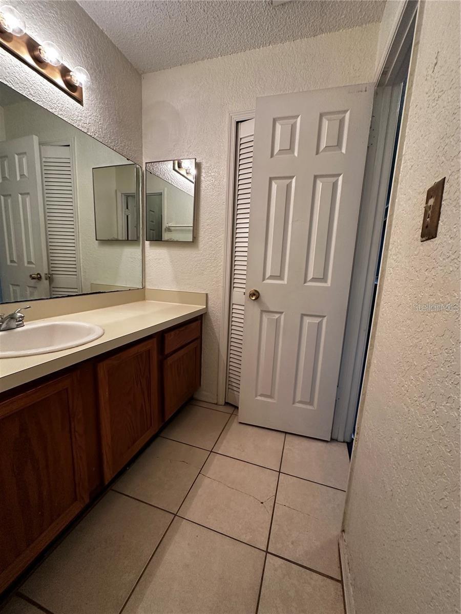 PARKVIEW VILLAGE - Residential Lease