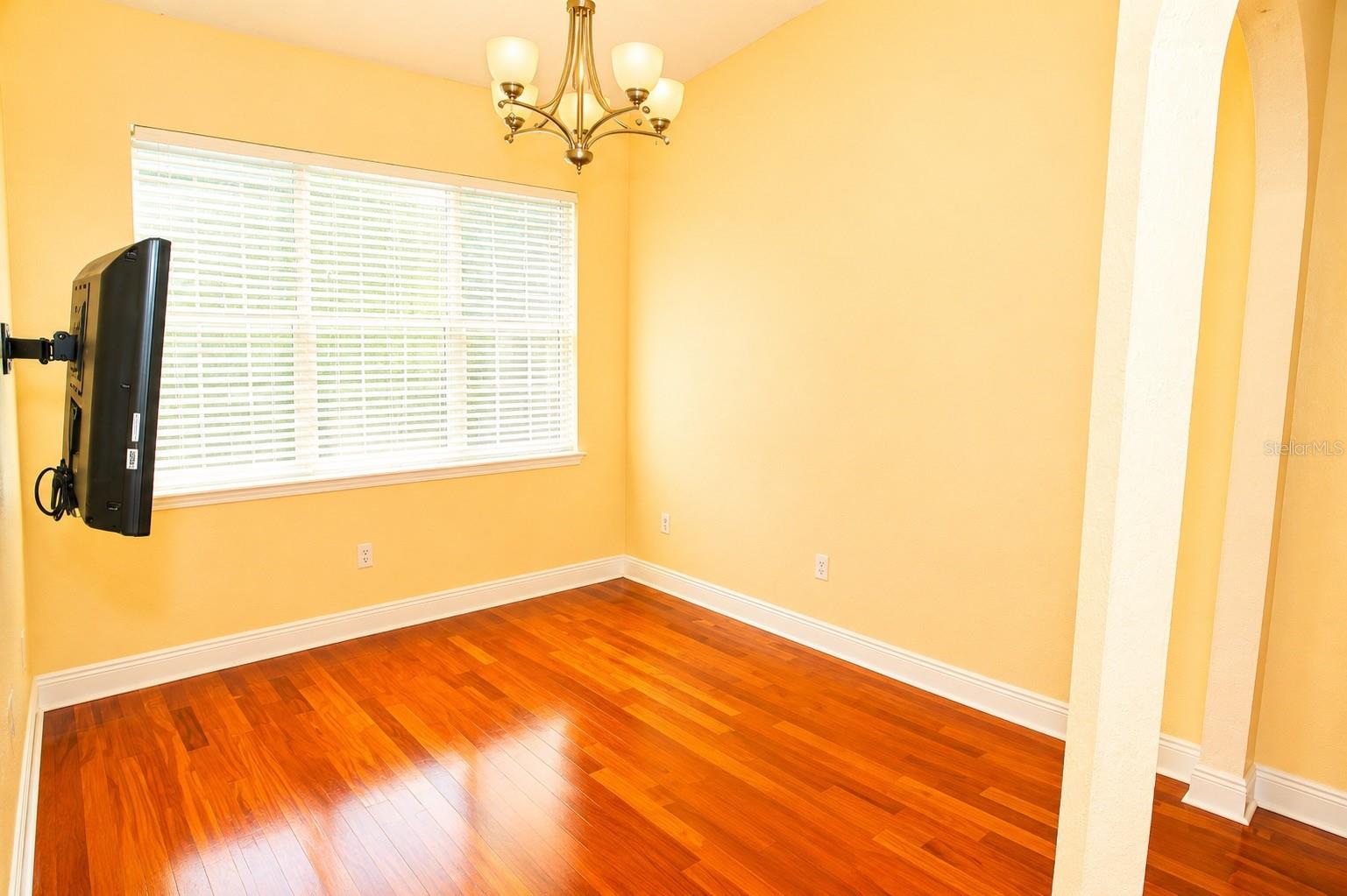 DORCHESTER ESTATES - Residential