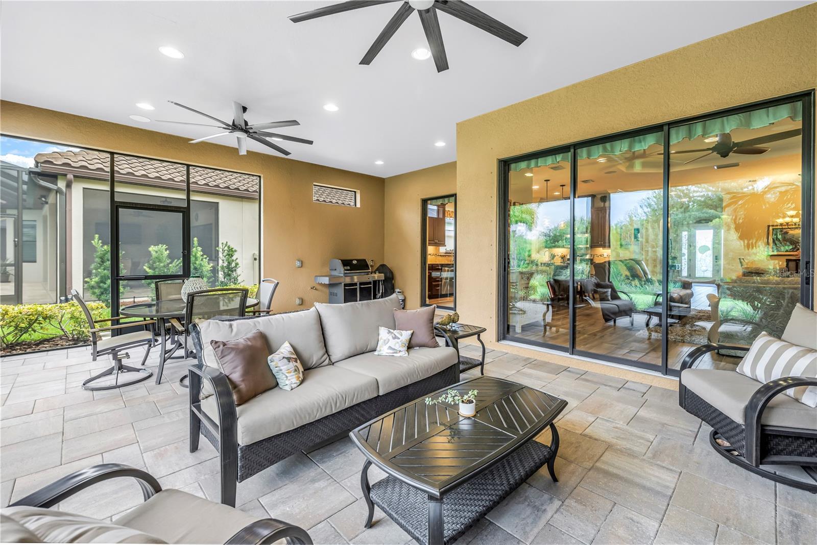ARTISAN LAKES ESPLANADE PHASE III - Residential