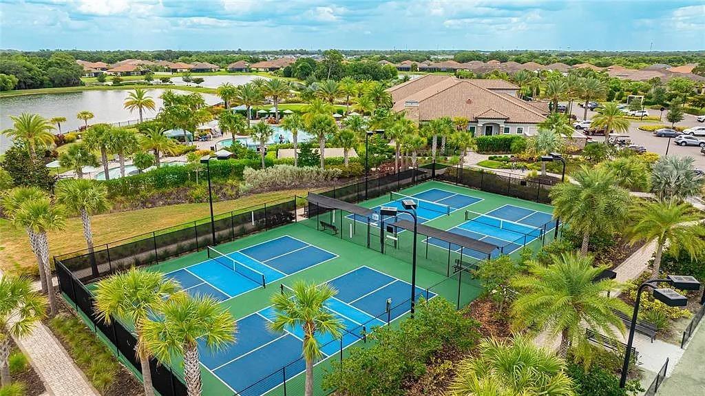 ARTISAN LAKES ESPLANADE PHASE III - Residential