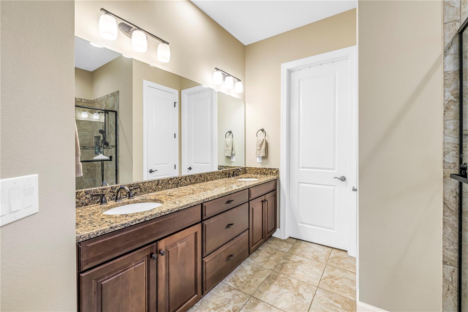 ARTISAN LAKES ESPLANADE PHASE III - Residential