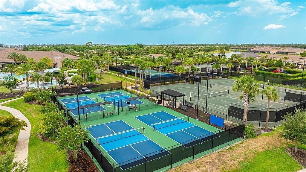 ARTISAN LAKES ESPLANADE PHASE III - Residential