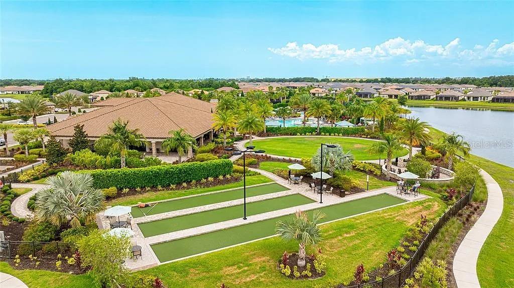 ARTISAN LAKES ESPLANADE PHASE III - Residential