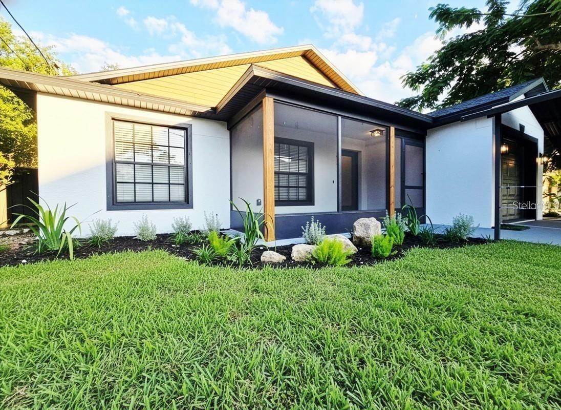 LAVADA COURT - Residential