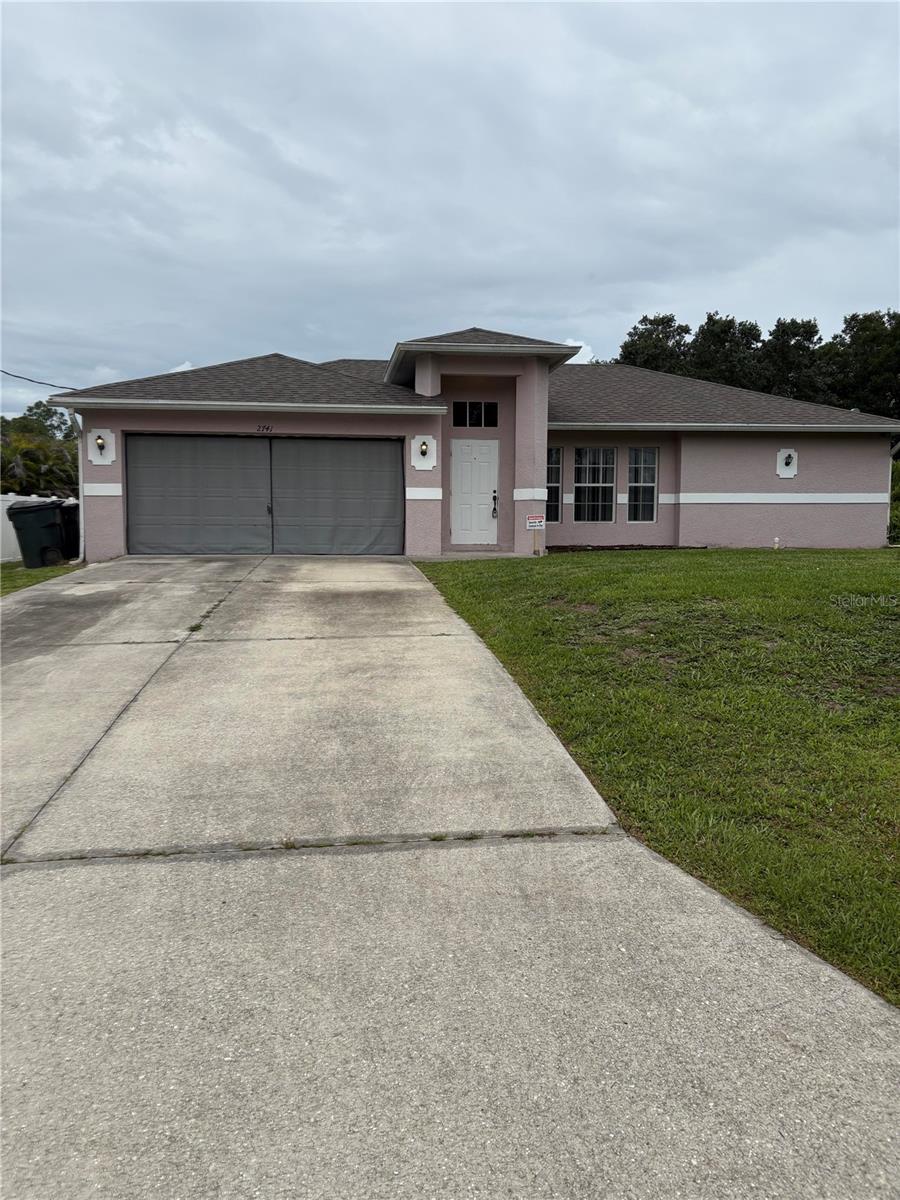 Exceptional opportunity to own this North Port house in great location of the town. Priced to sell. Spacious with lots of light. Stratigically located close to I75 and US41. Close to shopping and medical facilities. No HOA. Easy to show. All measurments must be verified.