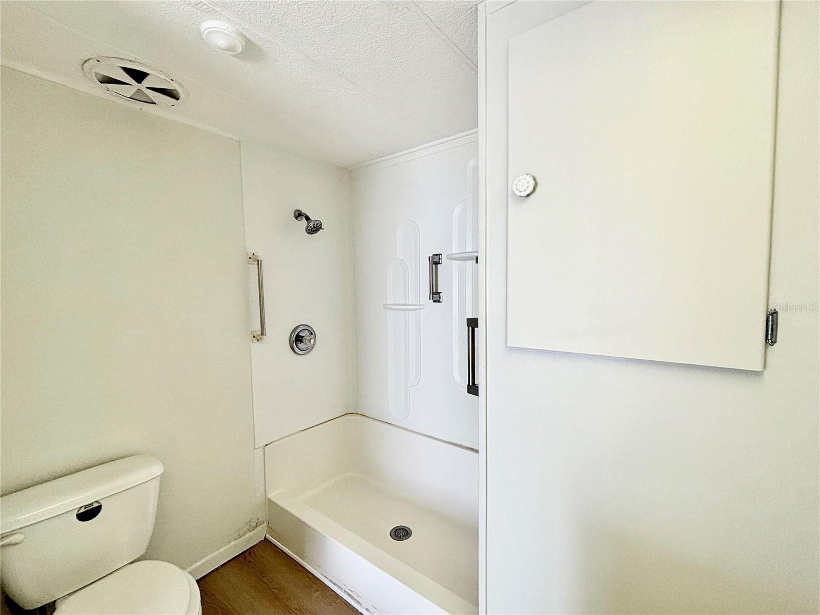 MOBEL AMERICANA MOBILE HOME PARK UNREC - Residential Lease