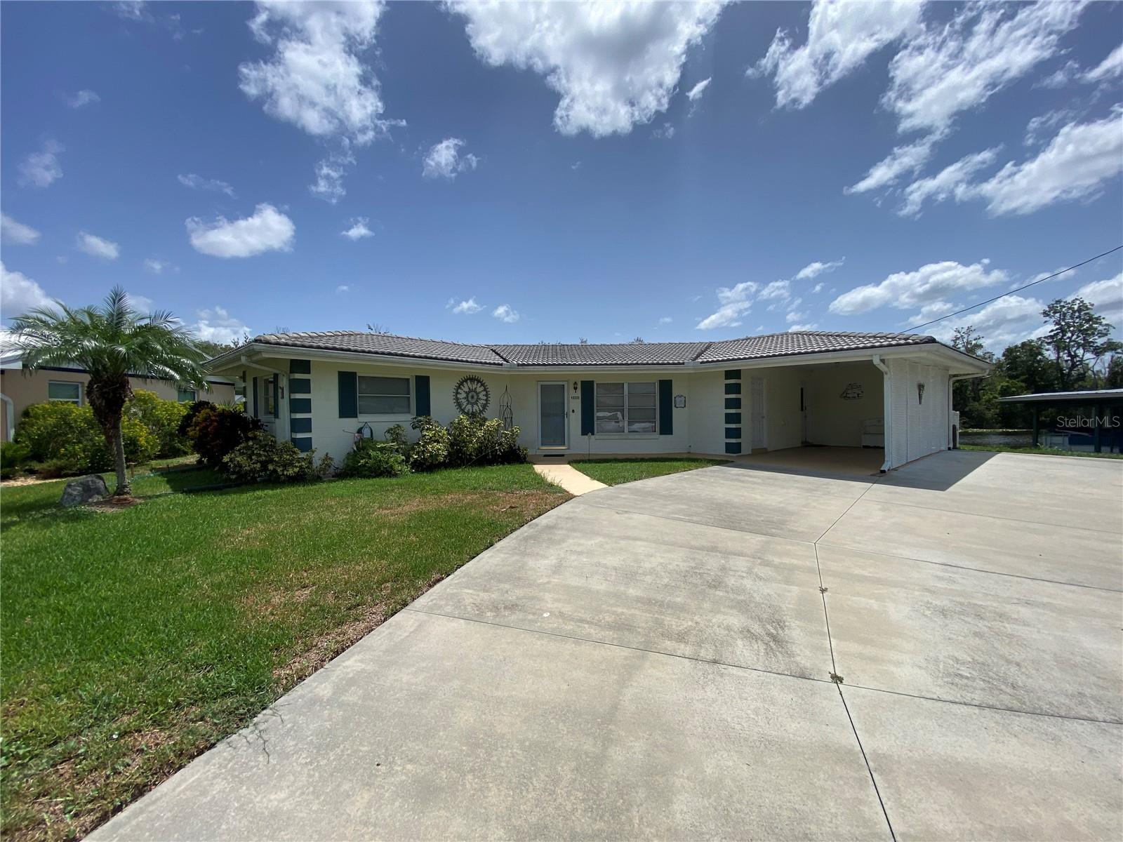WATERFRONT ON LITTLE LAKE HARRIS Nice 2 bedrooms 2 bath with a great layout. The water with views of the forest across the canal. Located close to the Florida Turnpike and just 10 minutes away to the Tavares Waterfront Seaplane Park and unique restaurants and only 15 minutes away from downtown Mount Dora with quaint shopping and a variety of restaurants and enjoy the CHAIN OF LAKES TO ENJOY EATING OUT OR THOSE BEAUTIFUL SUNSETS and much more...

*1 Small Pet Permitted with Refundable Deposit *Breed Restrictions Apply

*Partially Furnished
*Carport with extra parking pad on the side.
*Energy Efficient Appliances
*Washer and Dryer for tenant use.
*Private Well for water
*Screened in Lanai w/ patio furniture
*HOA included in Rent.
*Lawn Care By Tenant.
*Dock and boat slip access included

*Seeking high-quality, long-term resident.
