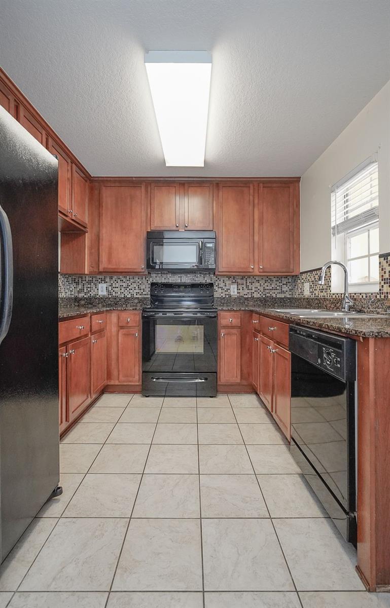 COQUINA KEY TWNHMS - Residential Lease