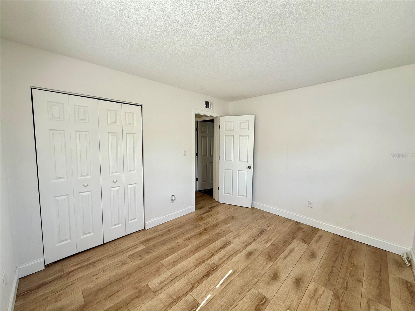 OAK LAKE PARK CONDO - Residential Lease