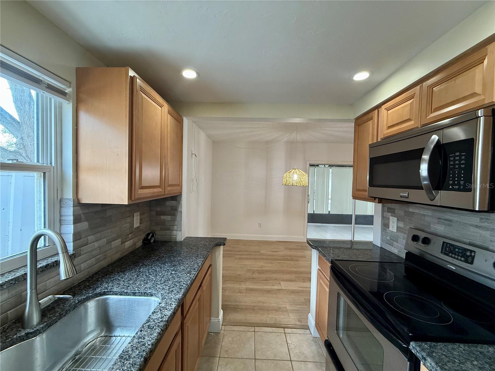 OAK LAKE PARK CONDO - Residential Lease