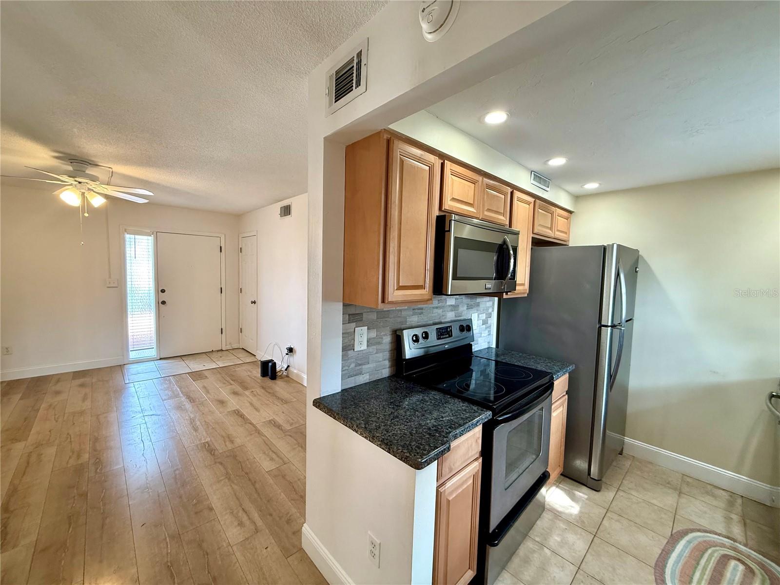OAK LAKE PARK CONDO - Residential Lease