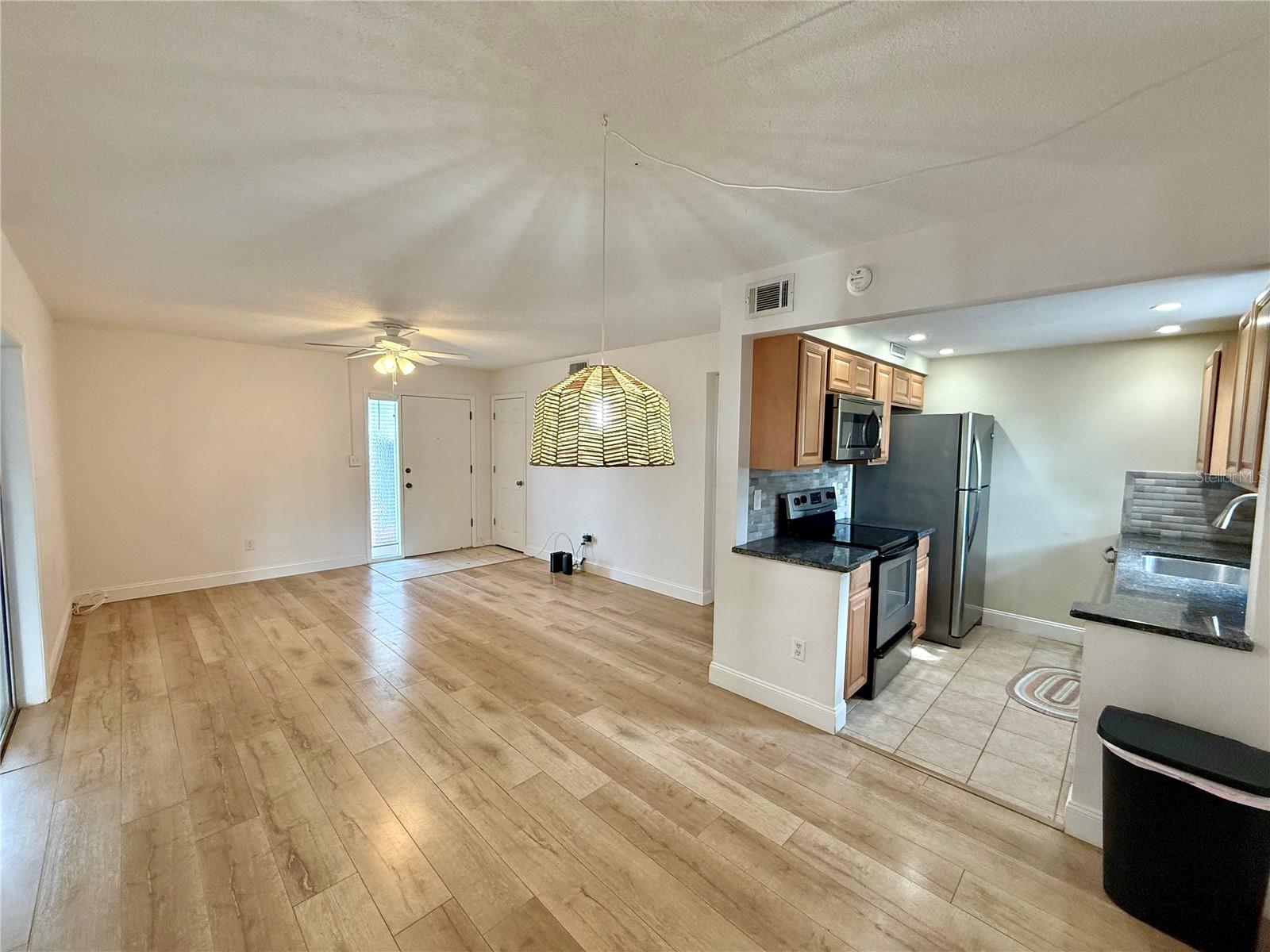 OAK LAKE PARK CONDO - Residential Lease