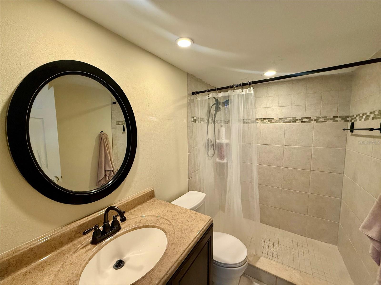 OAK LAKE PARK CONDO - Residential Lease