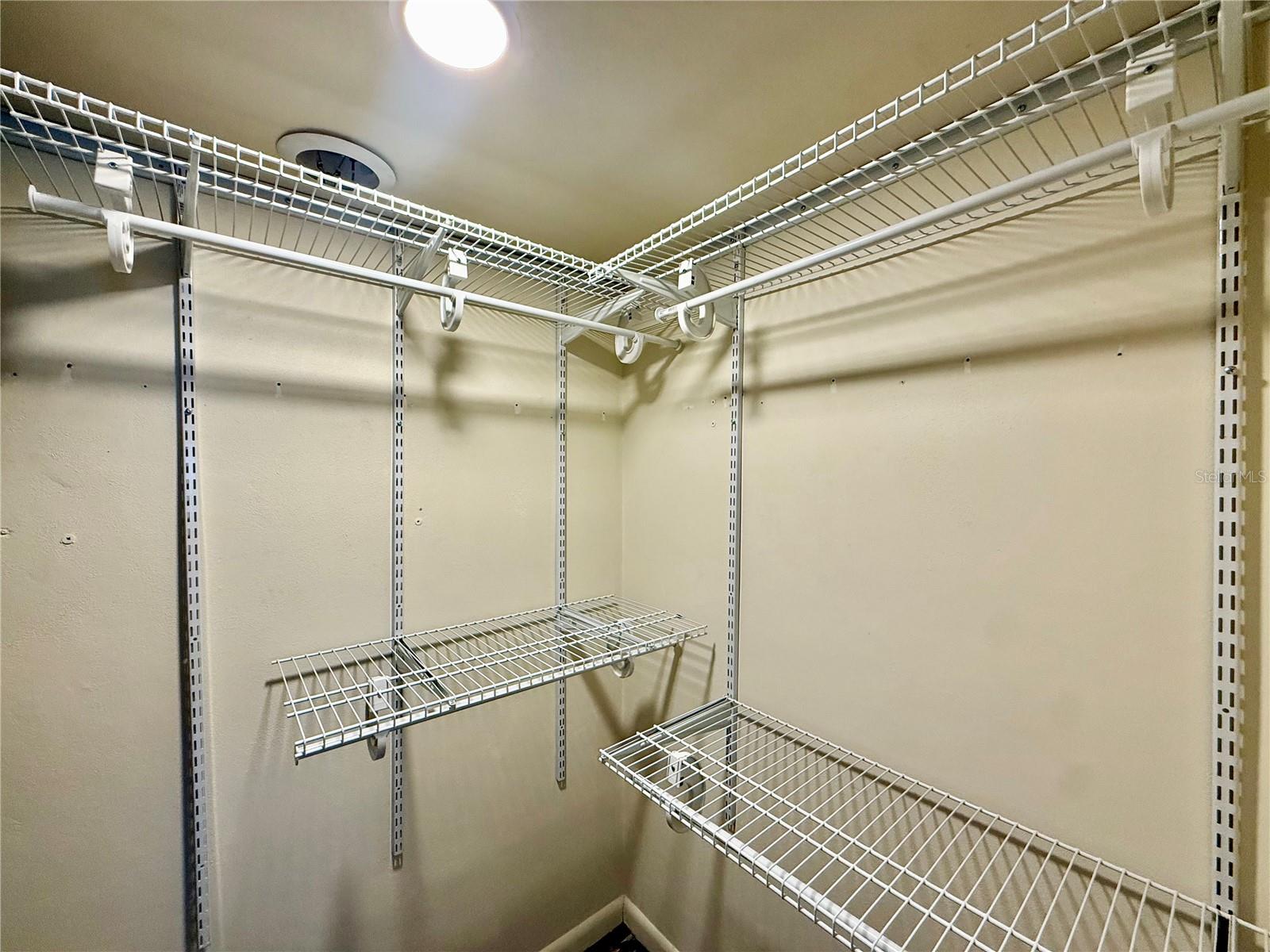 OAK LAKE PARK CONDO - Residential Lease