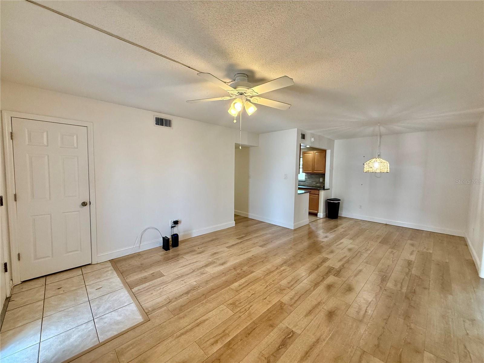 OAK LAKE PARK CONDO - Residential Lease