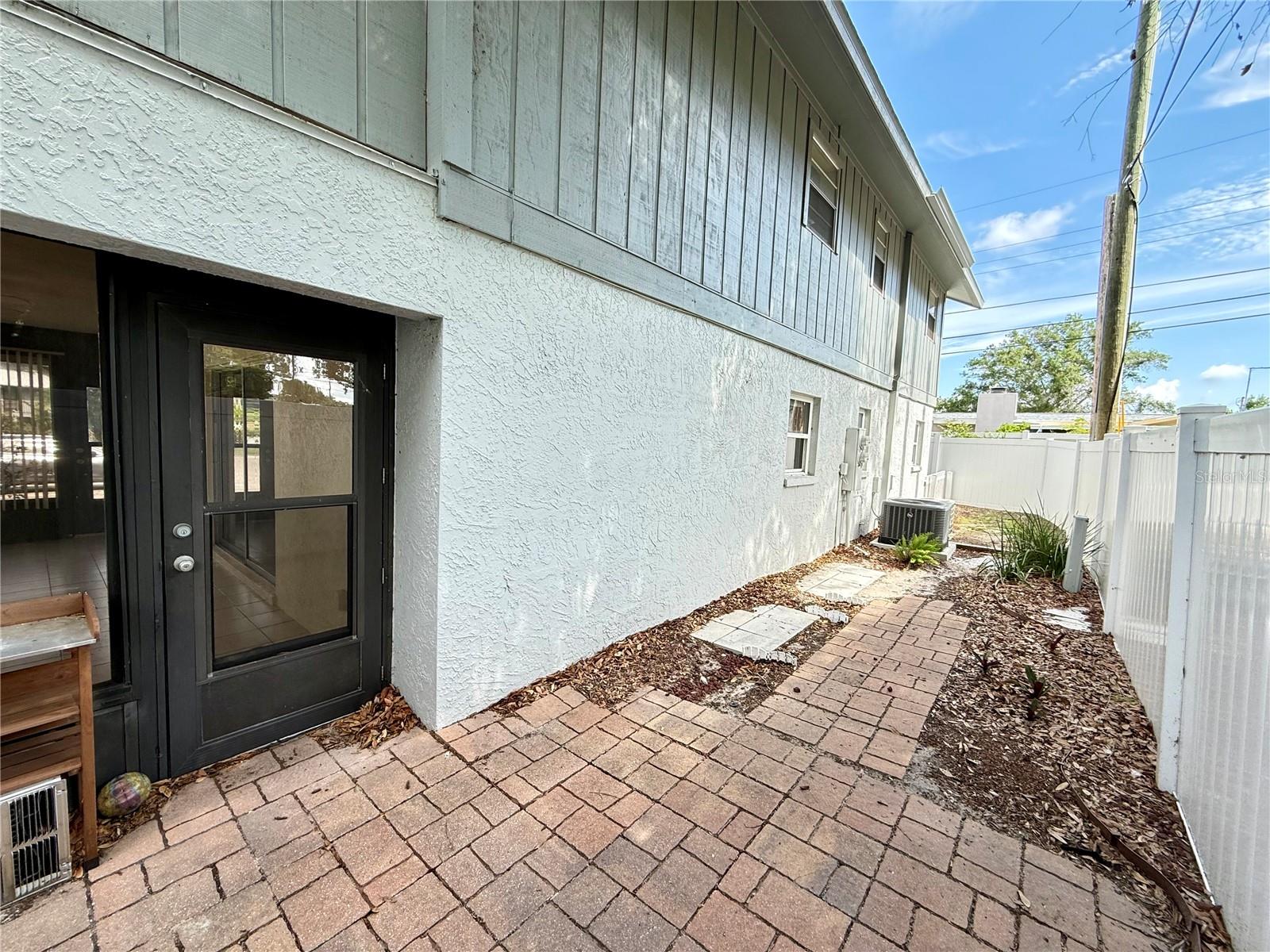 OAK LAKE PARK CONDO - Residential Lease
