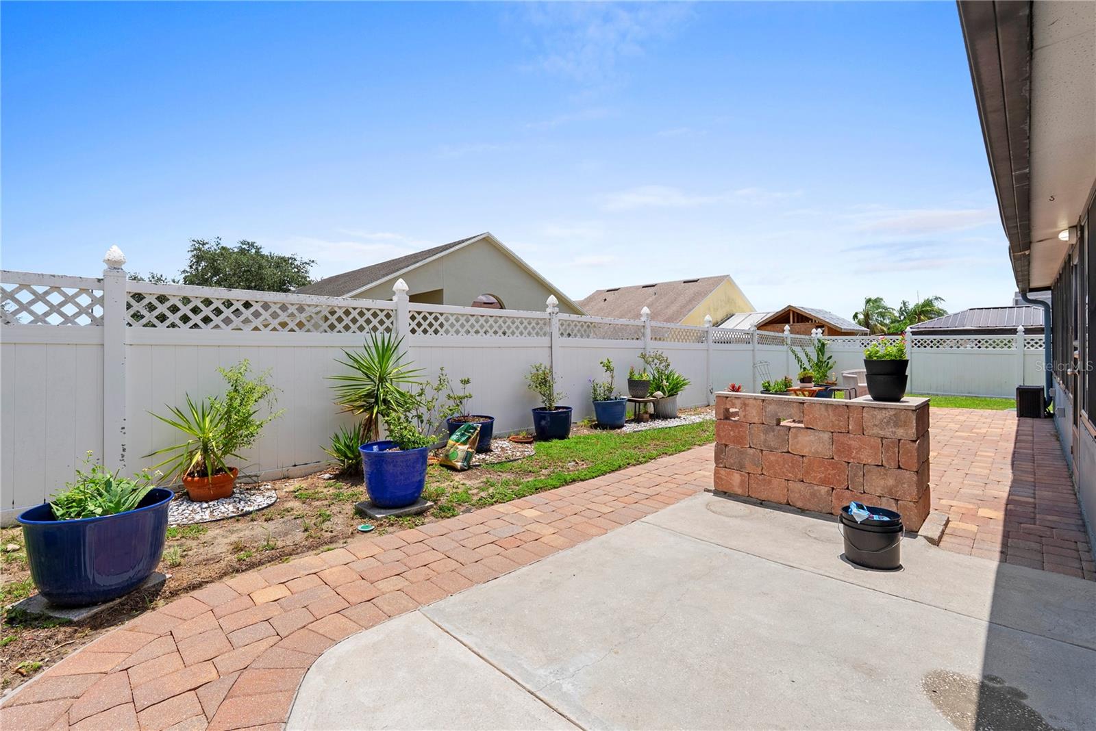 COUNTRY RUN - Residential