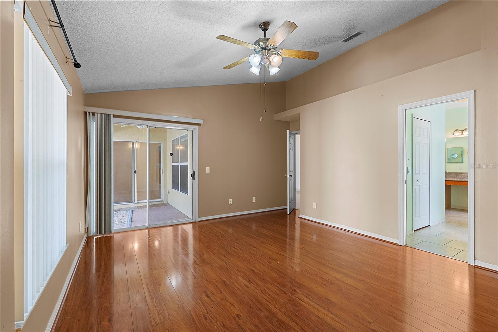 COUNTRY RUN - Residential