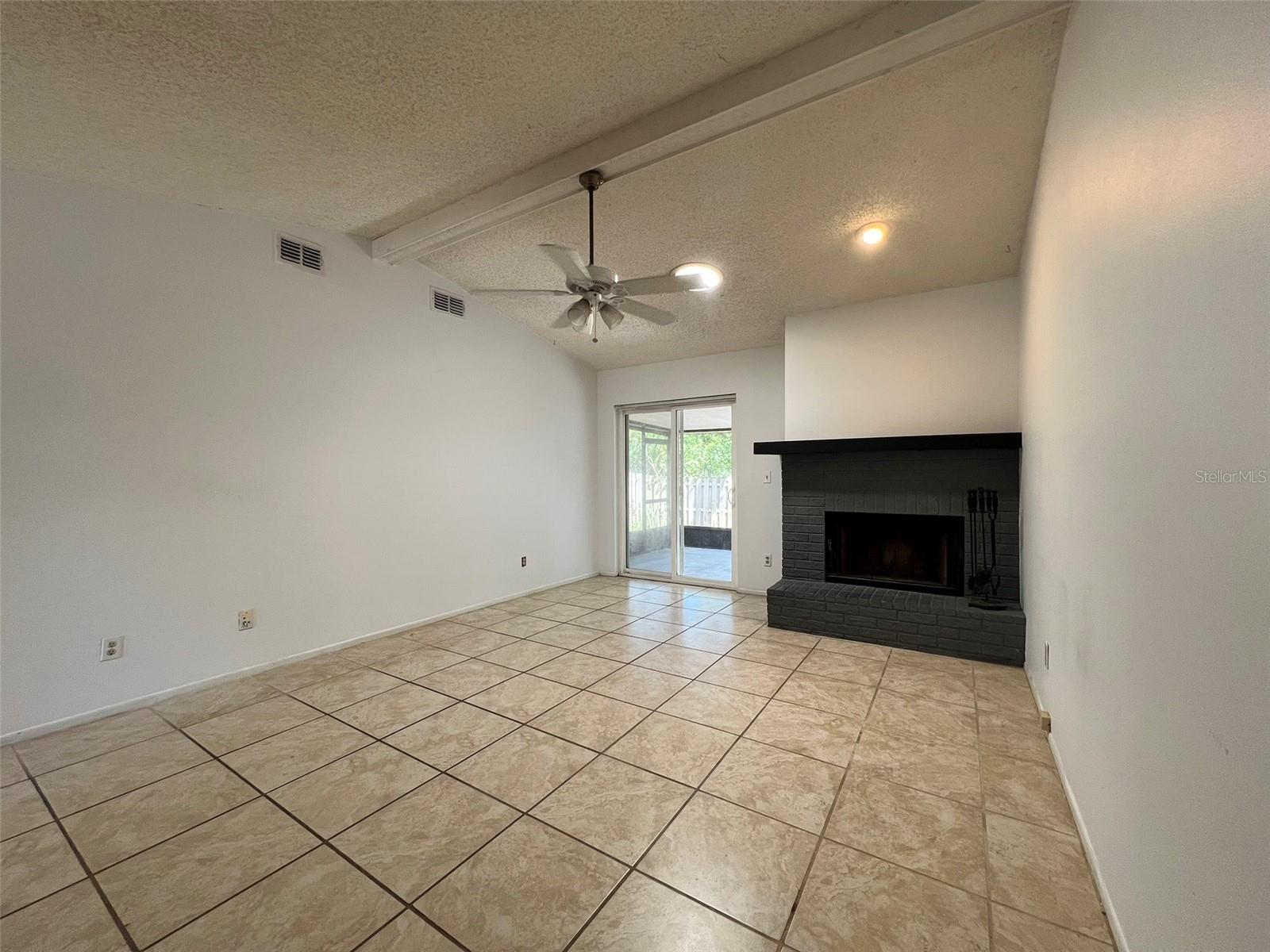 HUNTINGTON BY THE CAMPUS - Residential