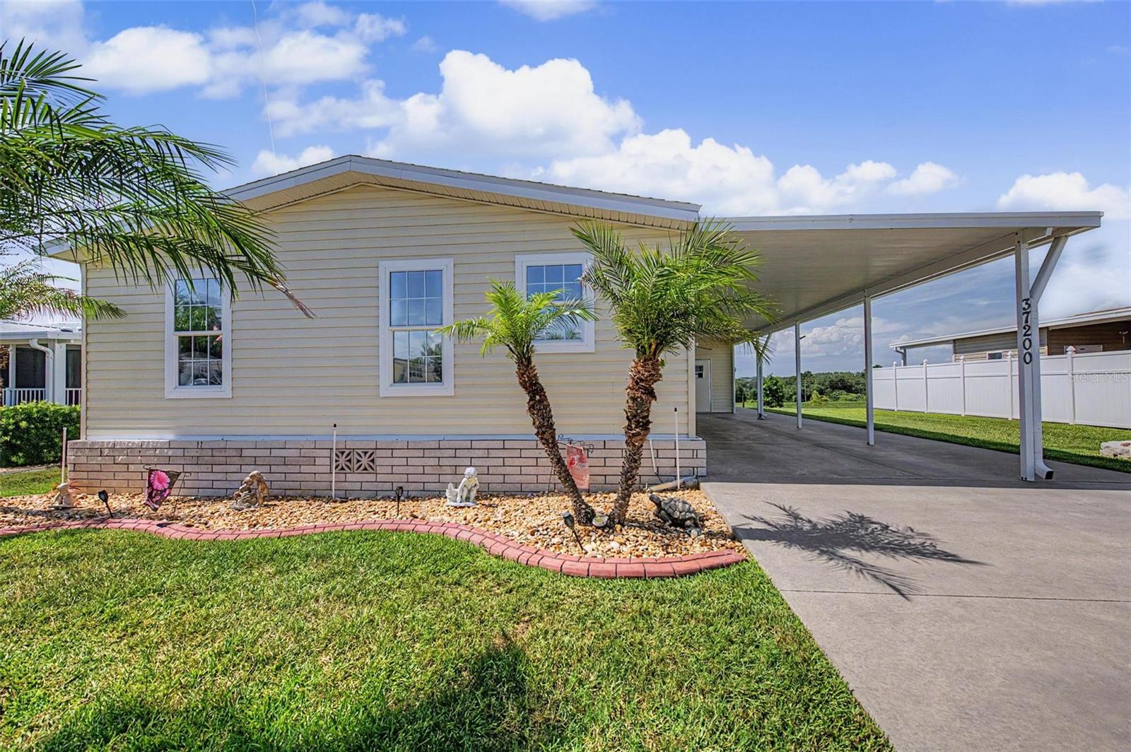 GRAND HORIZONS PH 04 - Residential