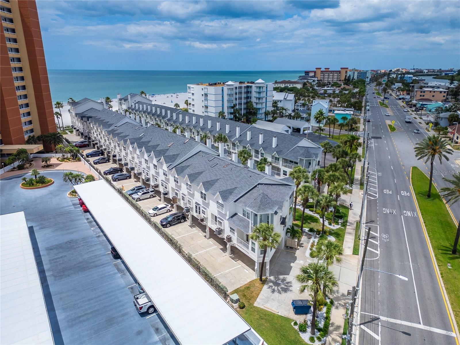SUNSET REEF - Residential