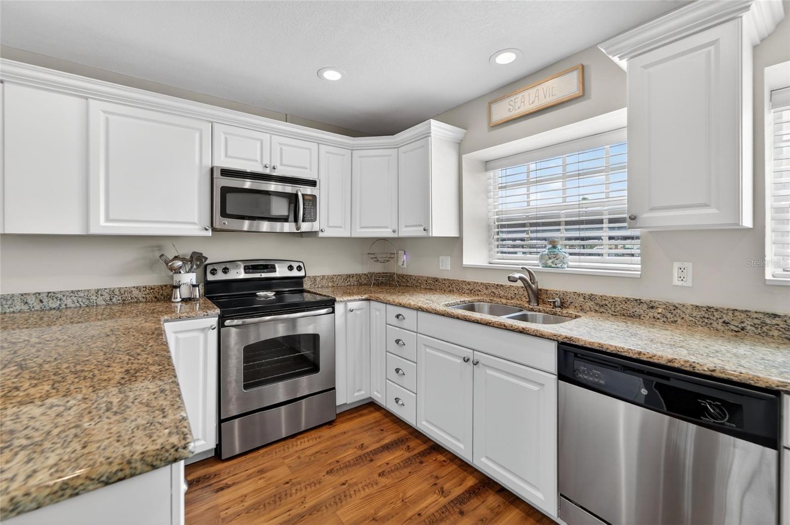 SUNSET REEF - Residential