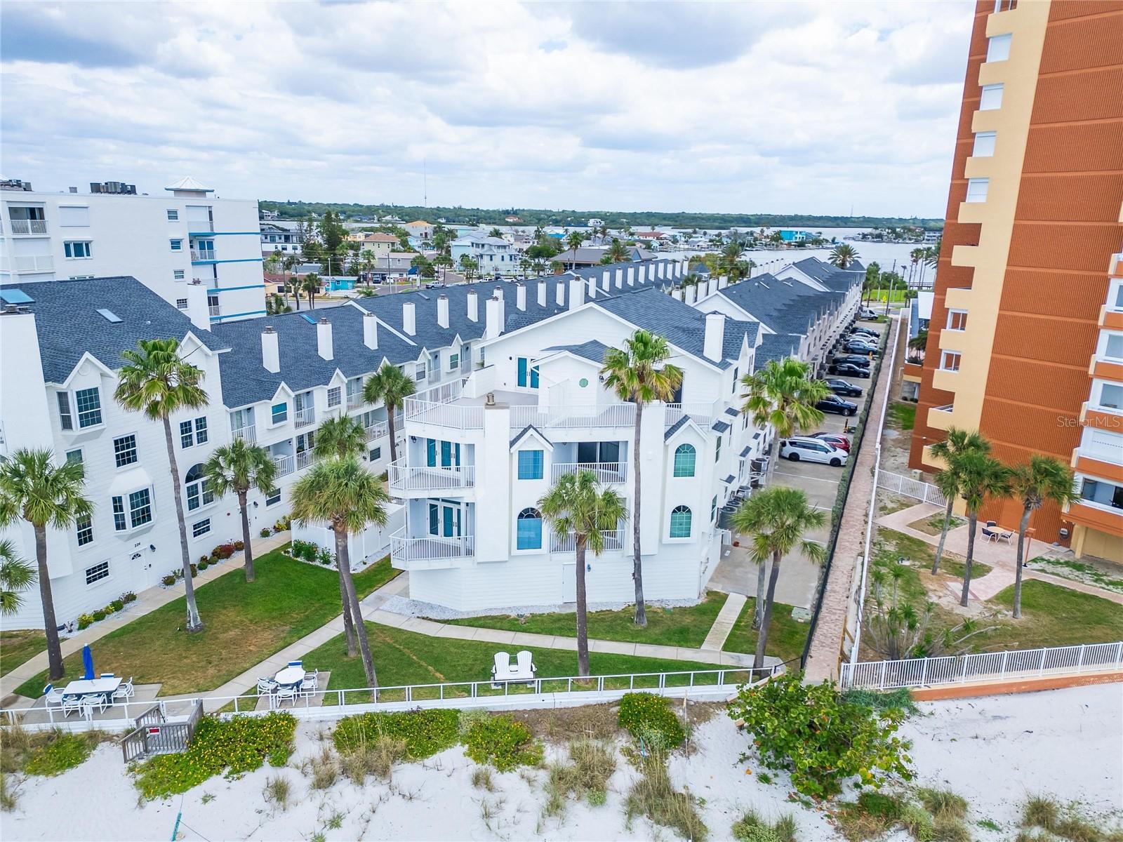 SUNSET REEF - Residential