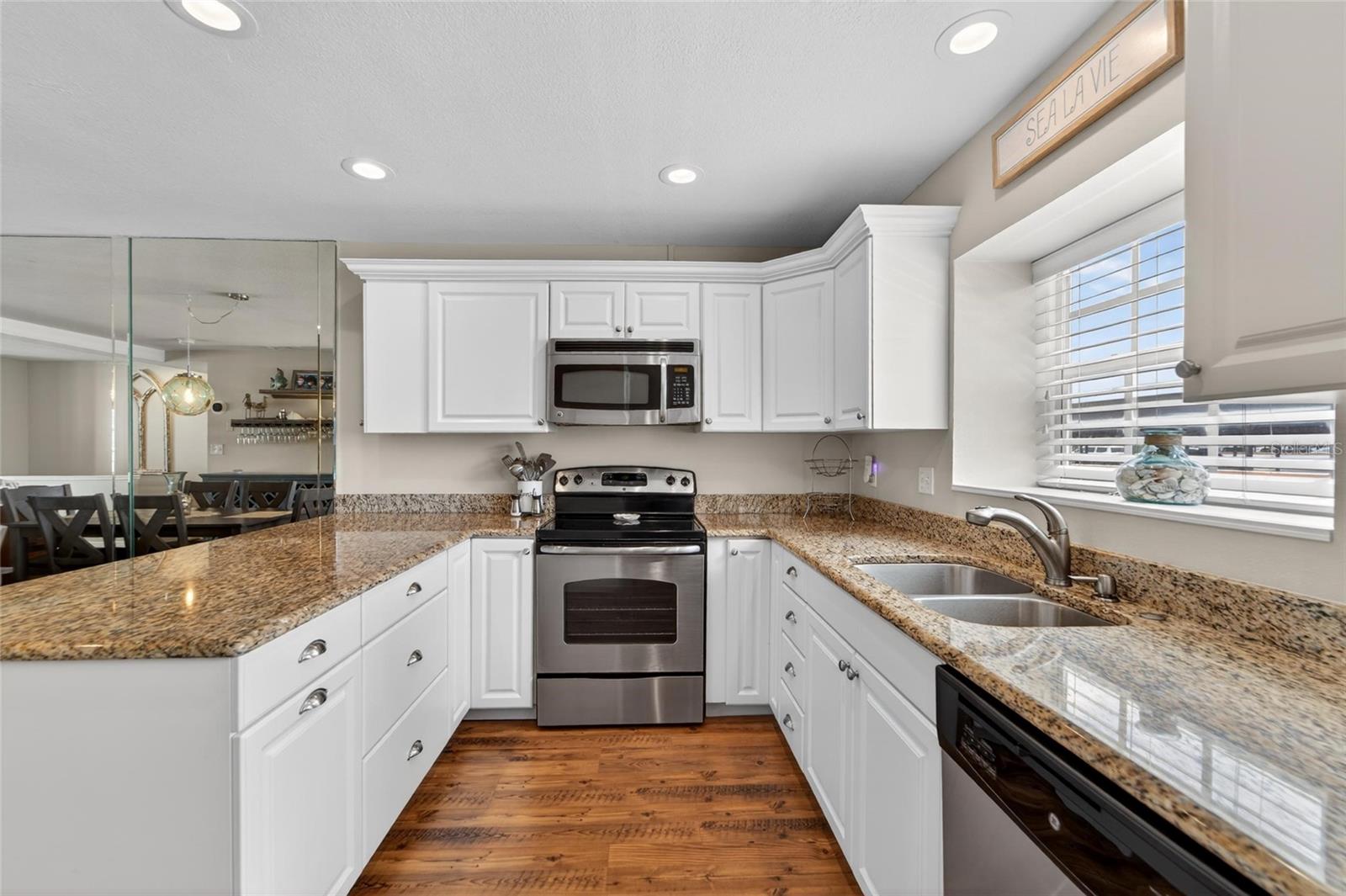 SUNSET REEF - Residential