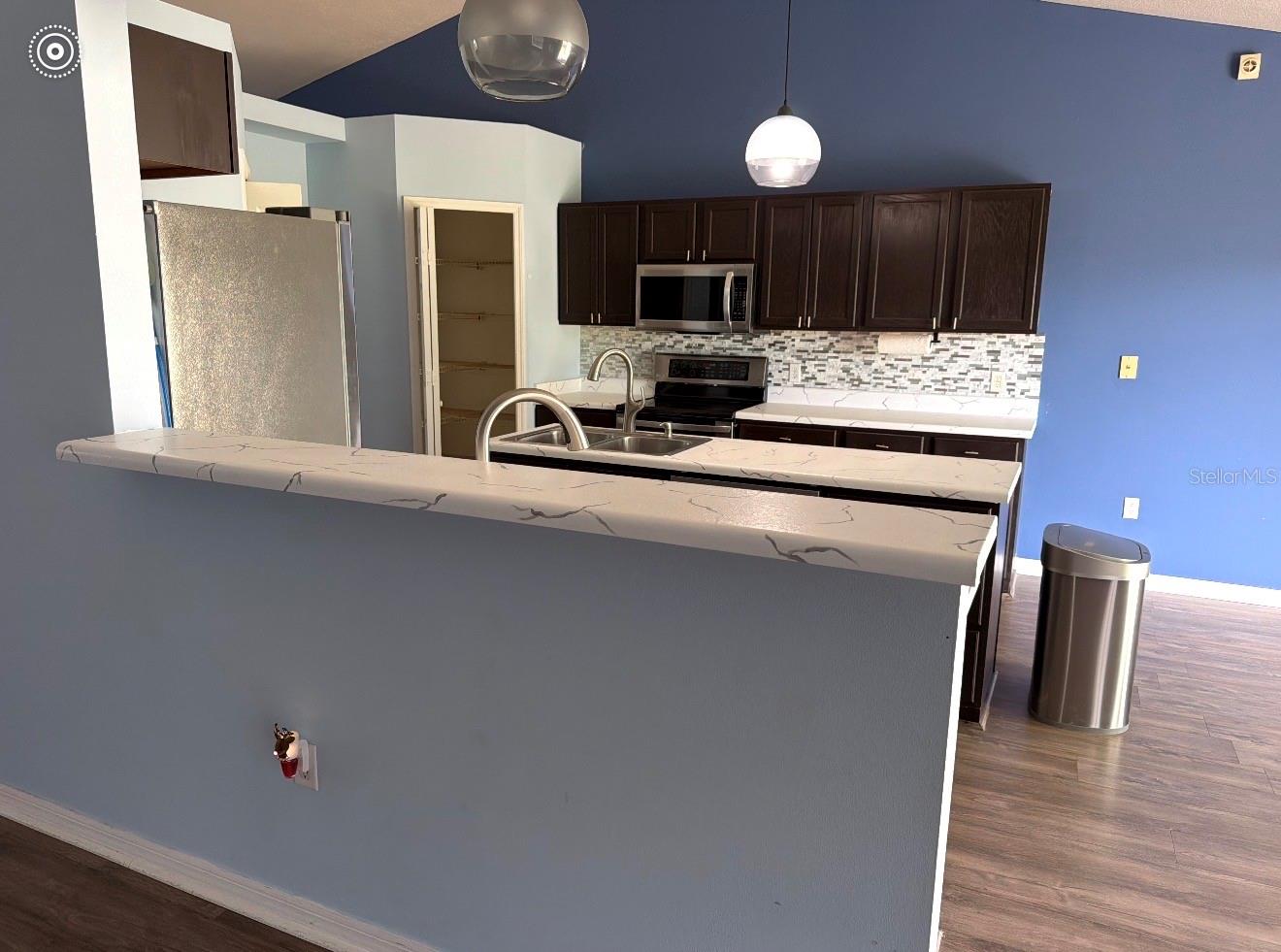 SUN N LAKE - Residential Lease