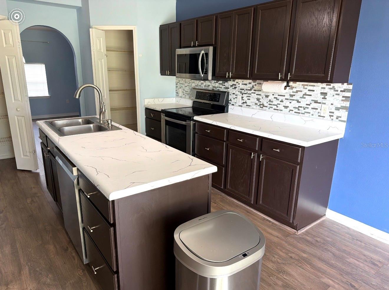 SUN N LAKE - Residential Lease