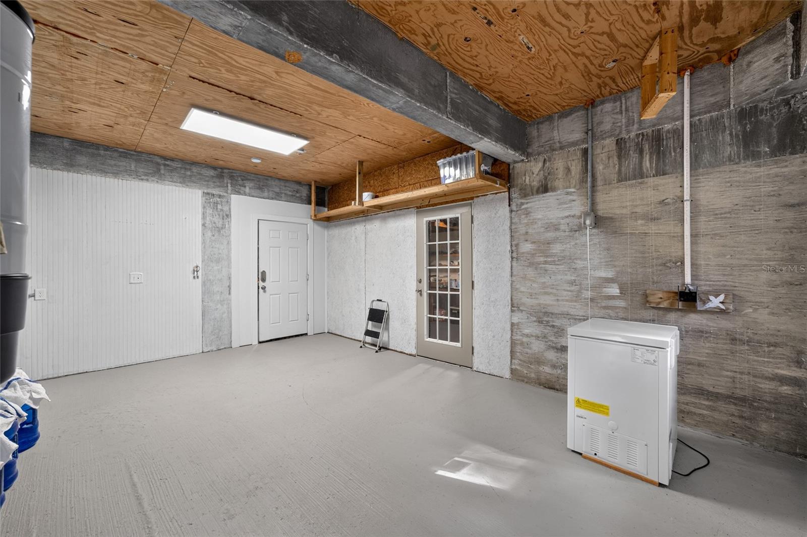 ACERAGE - Residential