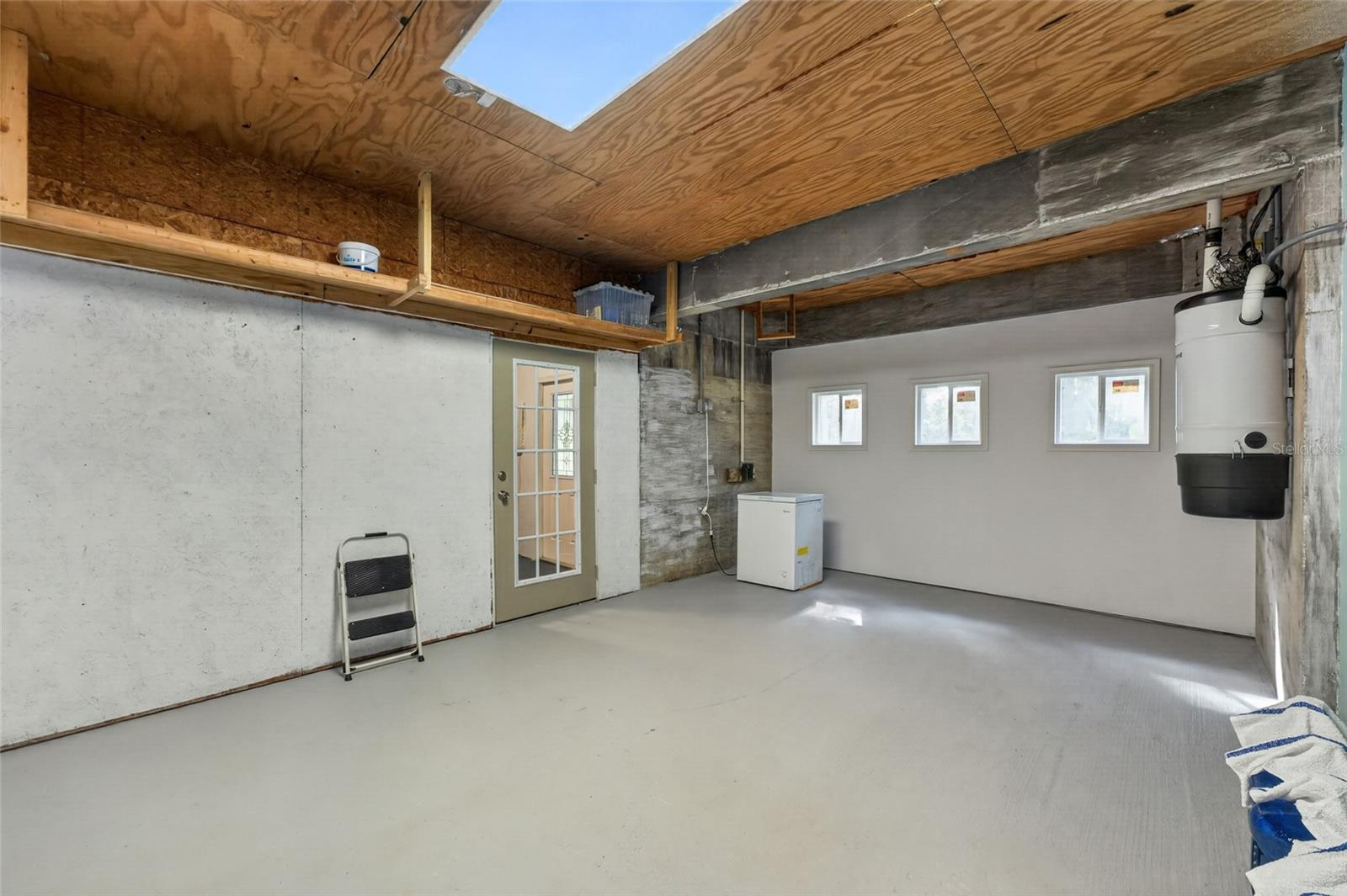 ACERAGE - Residential