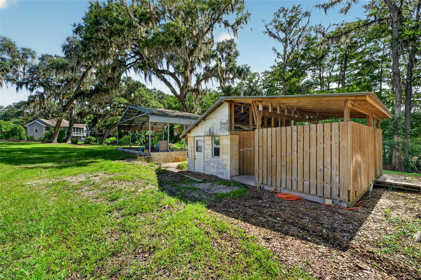 ACERAGE - Residential