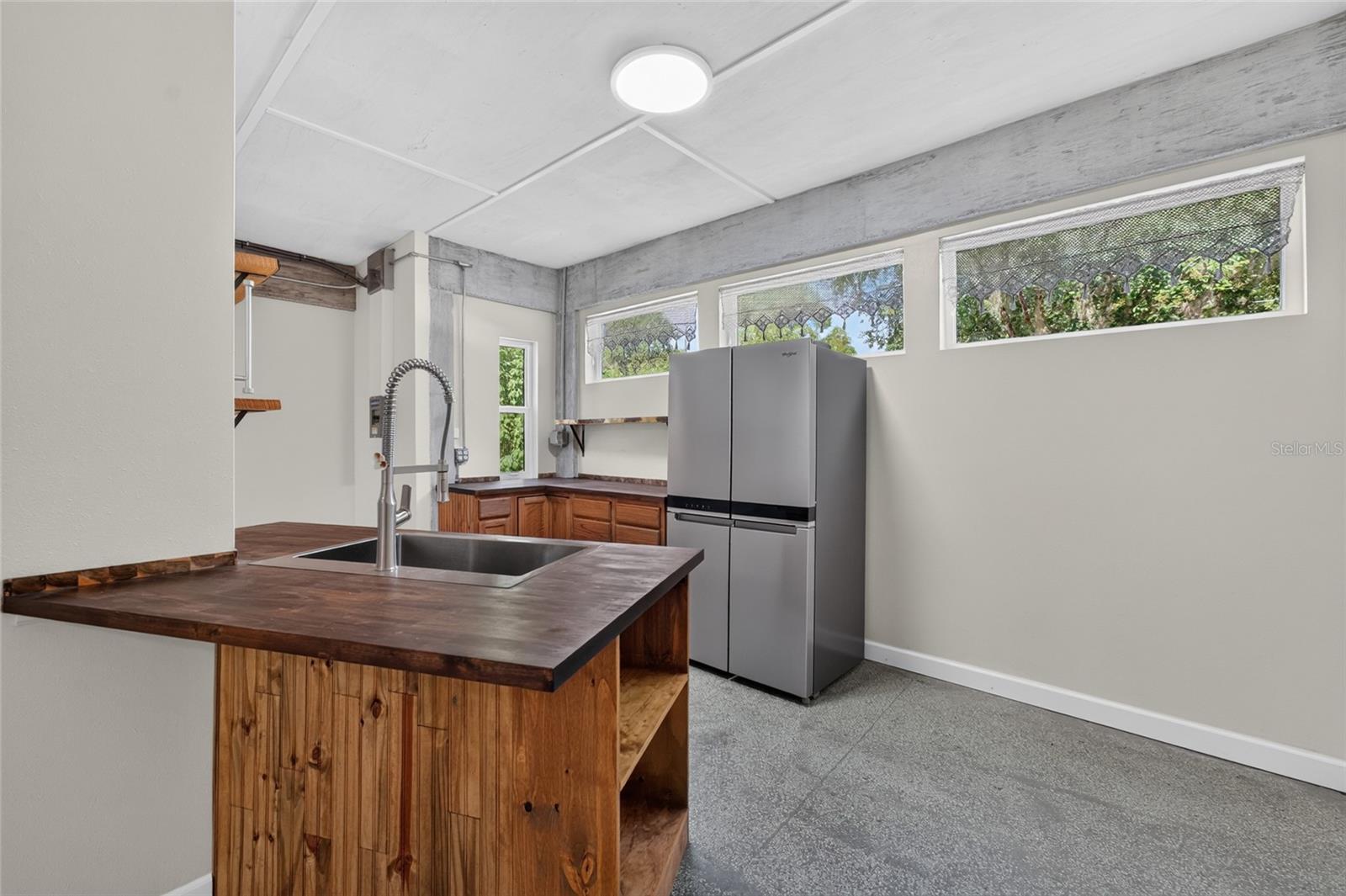 ACERAGE - Residential