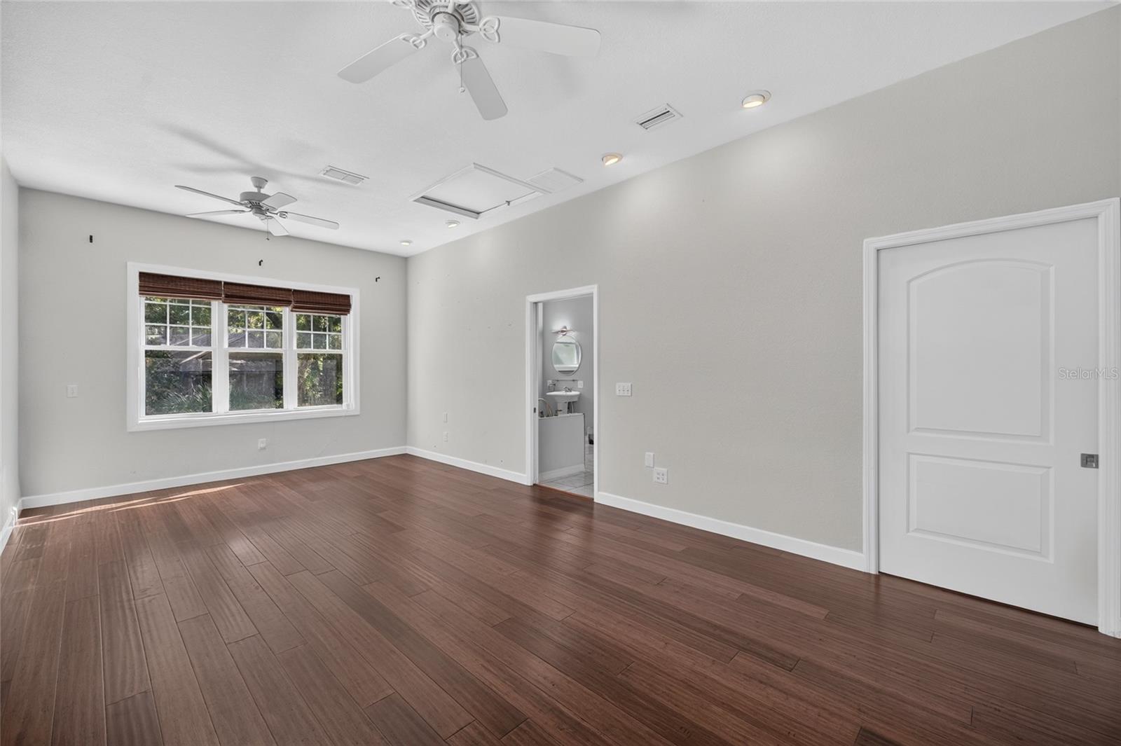ACERAGE - Residential