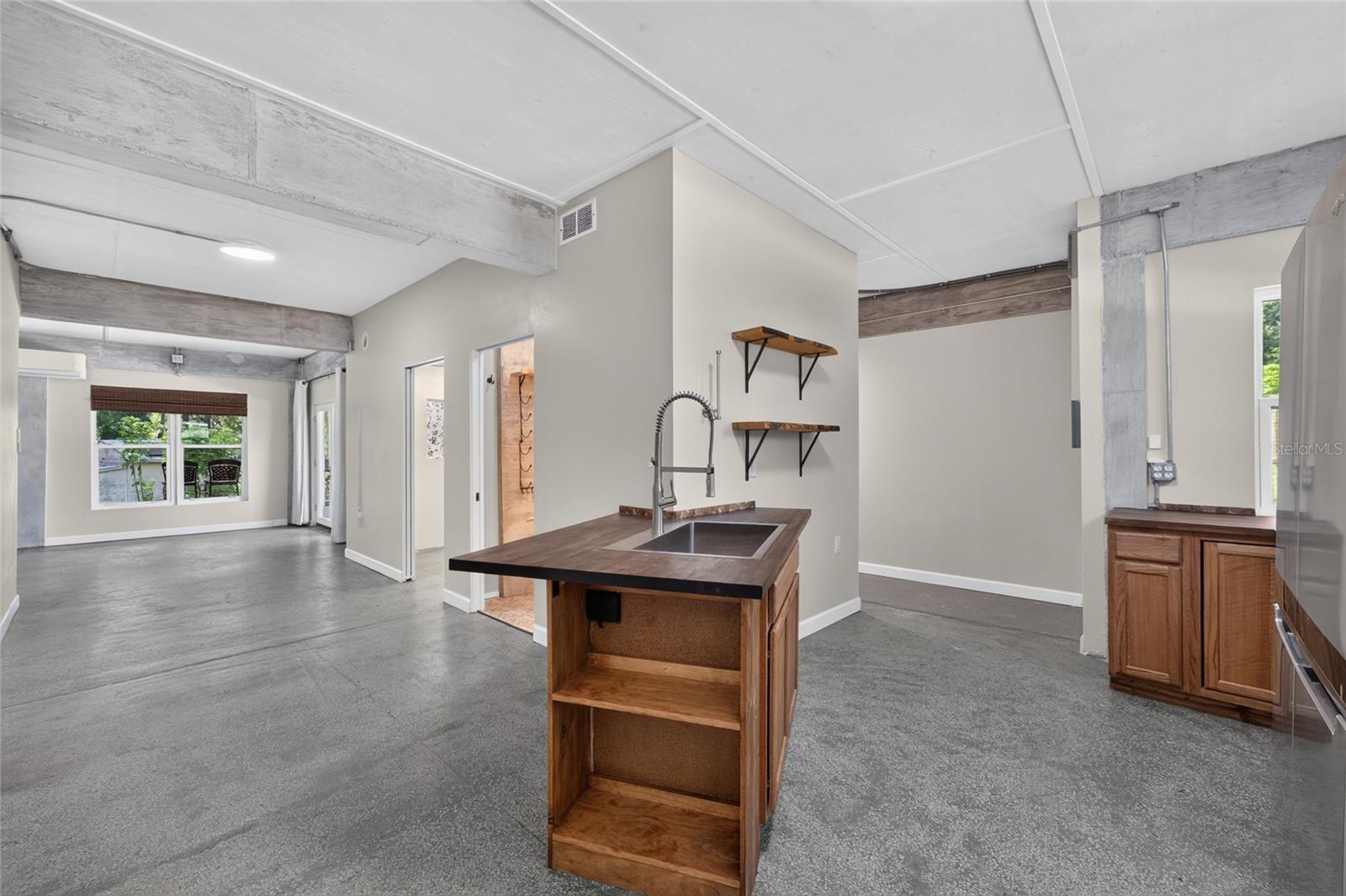 ACERAGE - Residential