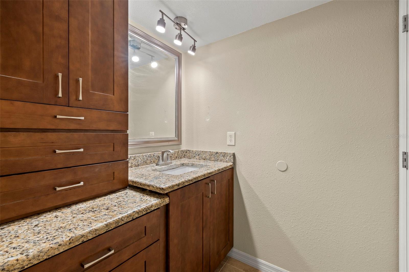 SAND PEBBLE POINTE CONDO 01 AMD 02 - Residential