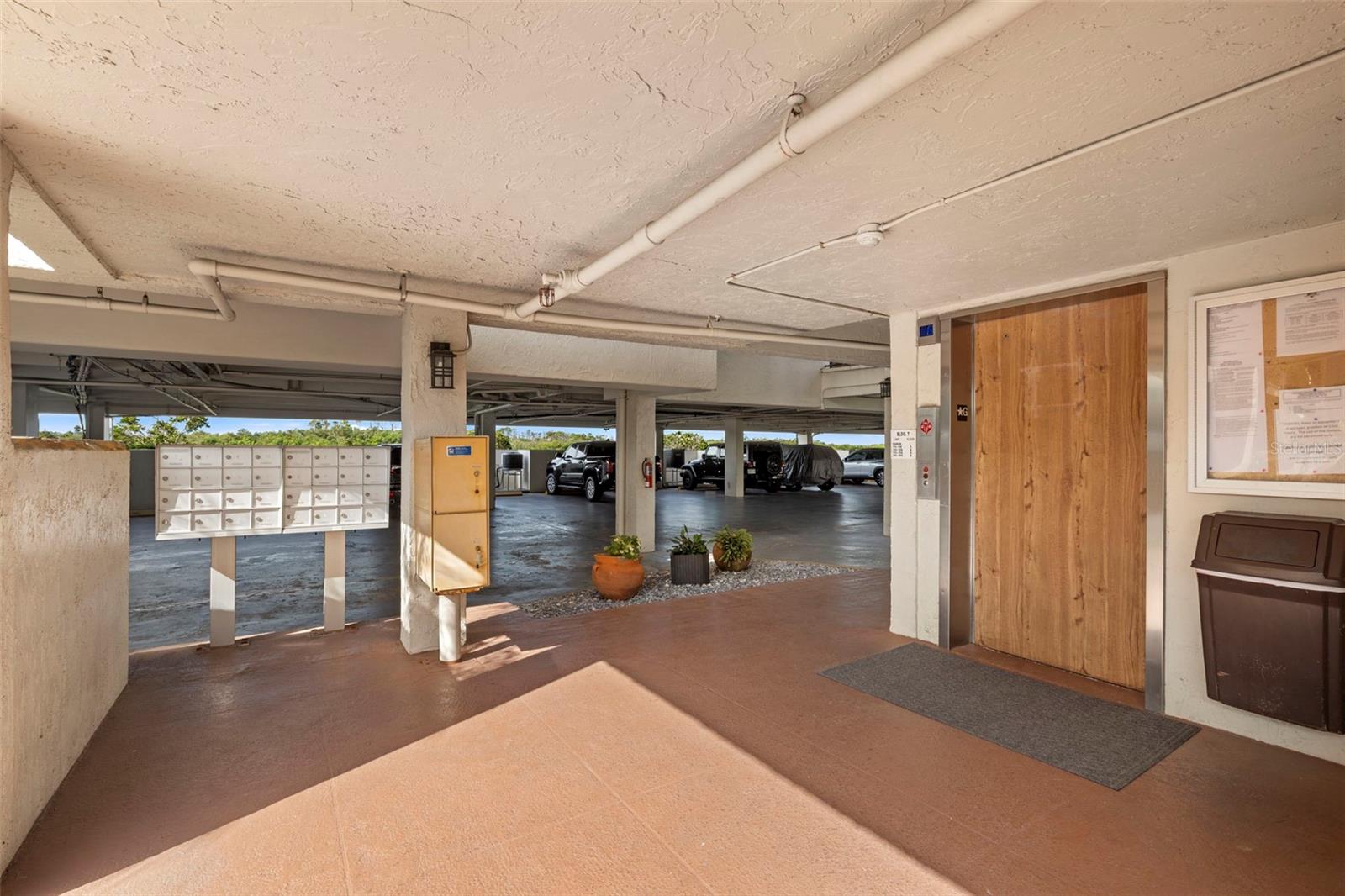 SAND PEBBLE POINTE CONDO 01 AMD 02 - Residential