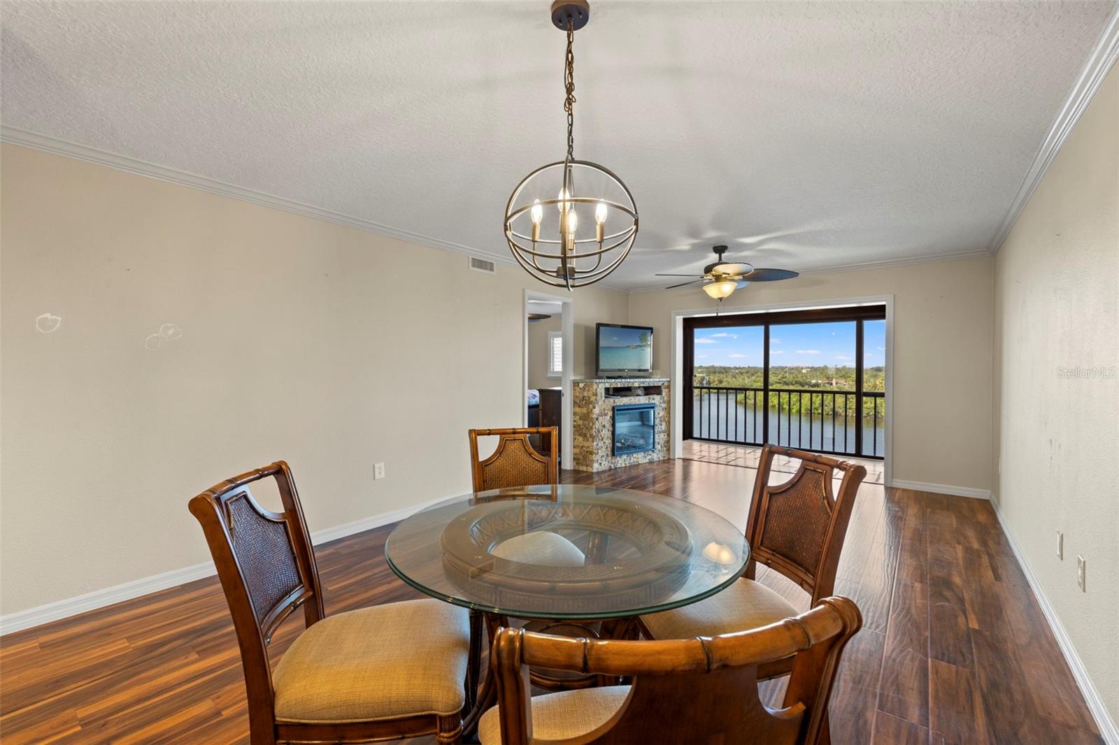 SAND PEBBLE POINTE CONDO 01 AMD 02 - Residential