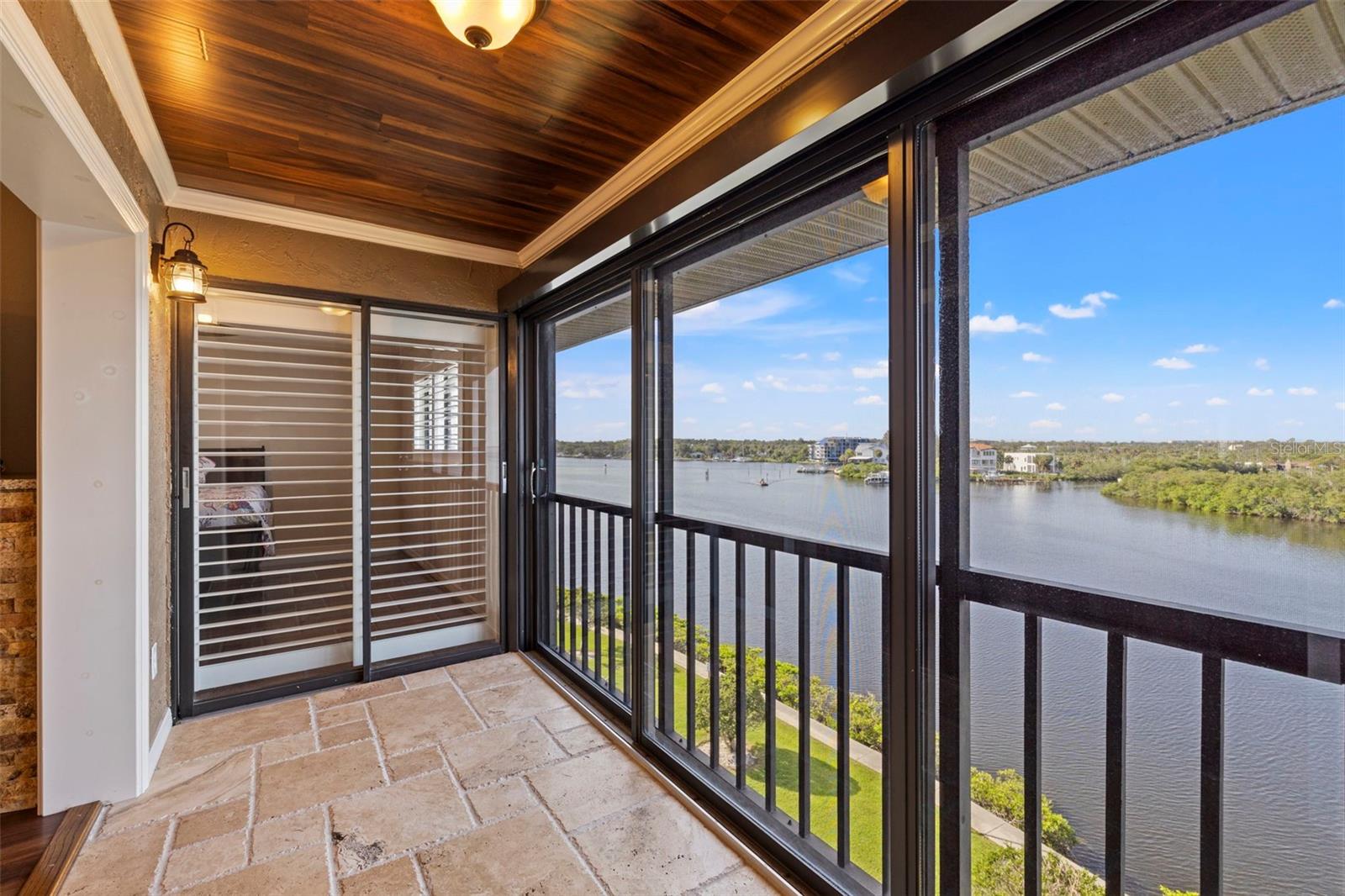 SAND PEBBLE POINTE CONDO 01 AMD 02 - Residential