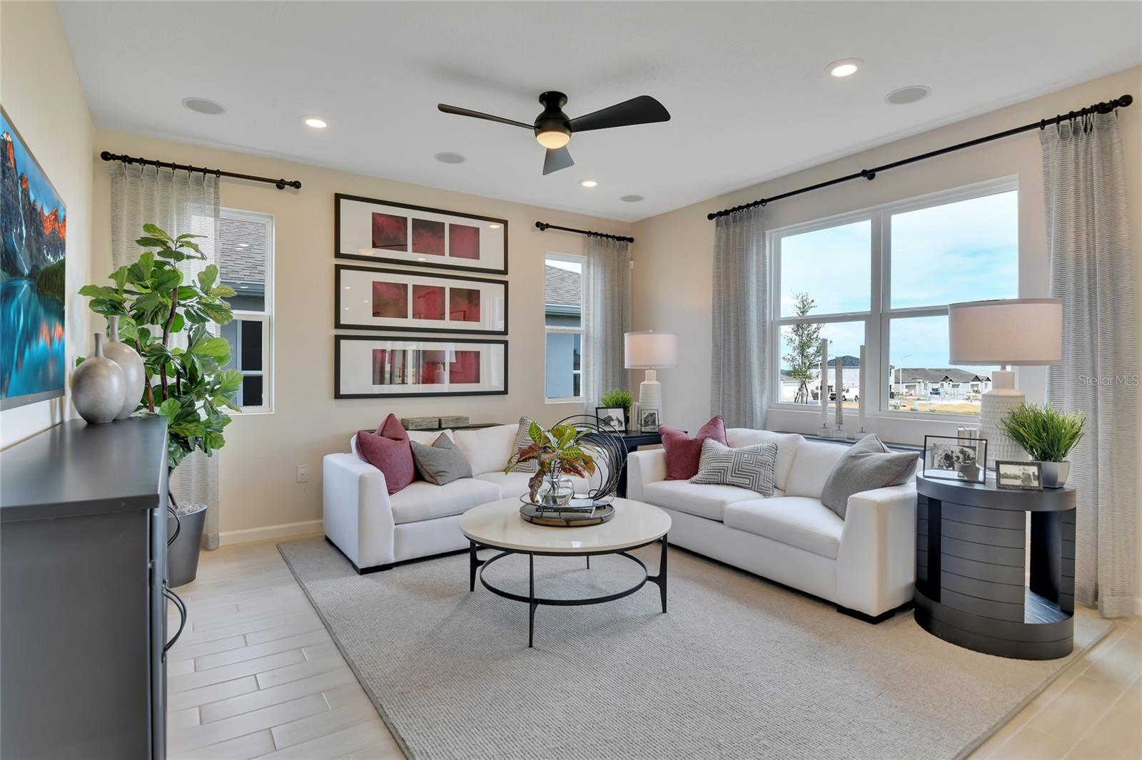 SEASONS AT MAGNOLIA POINTE - Residential